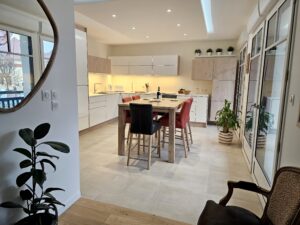 Cuisine blanche et bois
