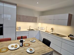Cuisine blanche et bois
