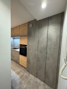 Cuisine ouverte béton et bois
