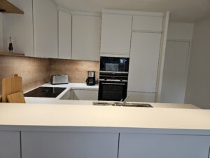 Cuisine blanche sans poignée